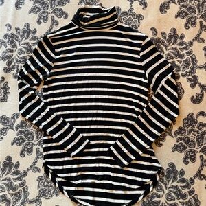 Old Navy Black and White Striped Long Sleeve Top